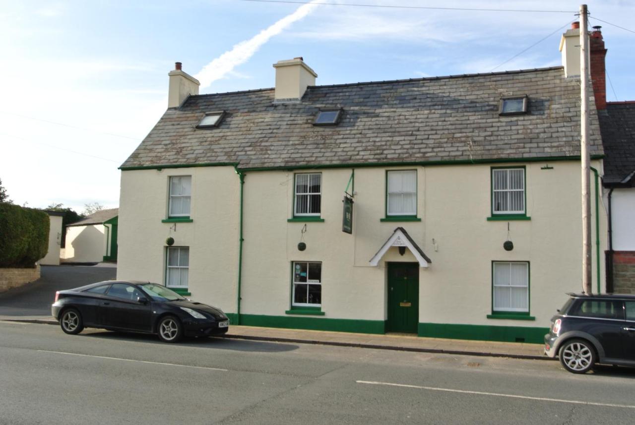 Old Castle Farm Guest House Brecon Exterior photo