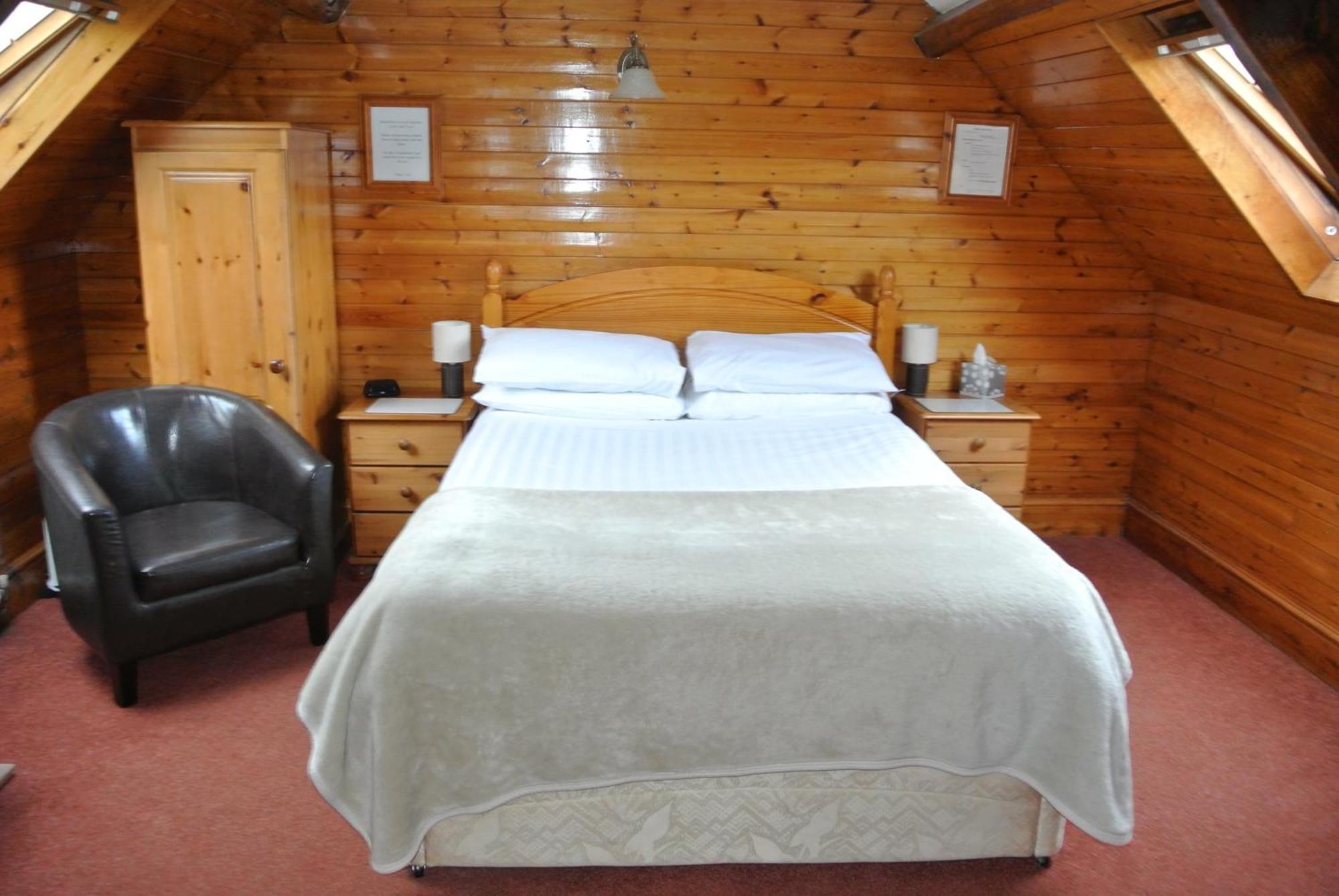 Old Castle Farm Guest House Brecon Exterior photo
