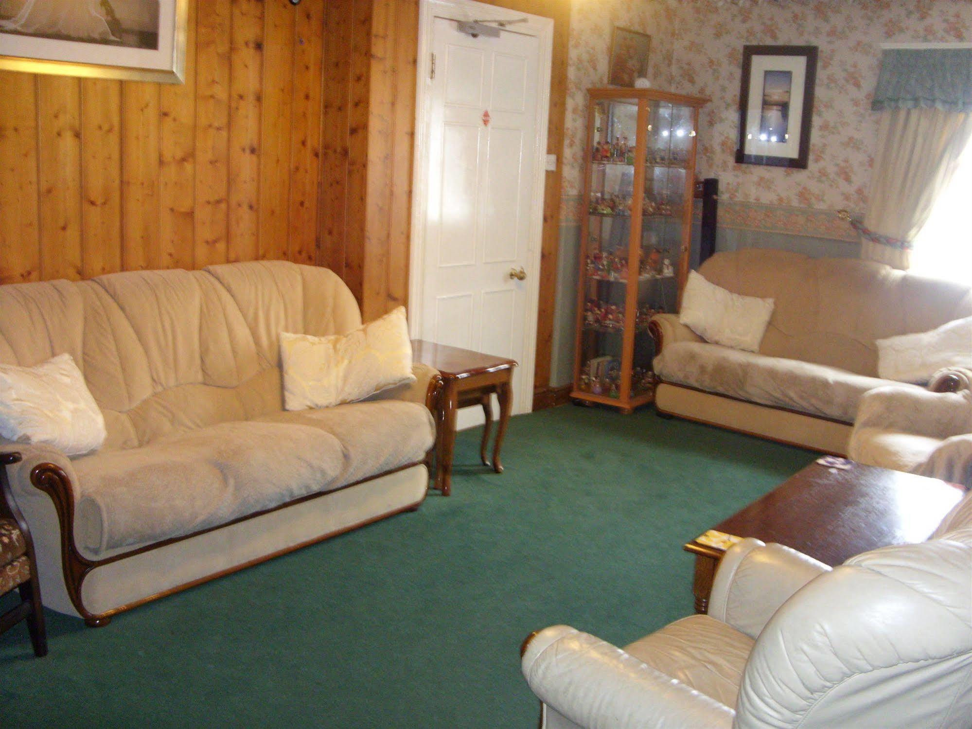 Old Castle Farm Guest House Brecon Exterior photo